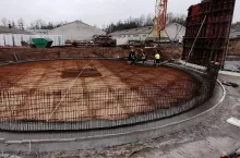 Wynika to między innymi z długiej, wieloetapowej procedury, w której ustalany jest miejscowy plan zagospodarowania przestrzennego. Wszystko wskazuje również na to, że projektowane nowe regulacje w zakresie planowania przestrzennego nie przyniosą niestety poprawy dla energetyki odnawialnej.