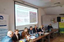 Przewodniczący obrad wraz z członkami zarządu MIR