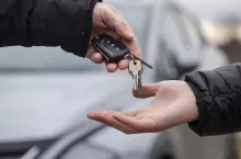 Sprzedaż starego samochodu w gospodarstwie rolnym a VAT