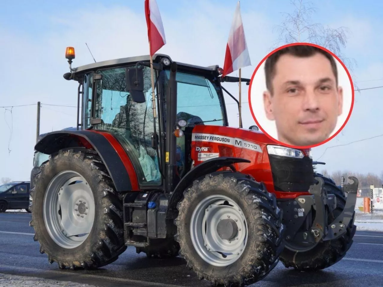 traktor oflagowany z protestu, twarz Mariusza Borowiaka