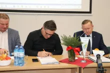 Dziś w siedzibie Wielkopolskiej Izby Rolniczej wielkopolskie związki i organizacje rolnicze zawarły wspólne stanowisko w sprawie skutków umowy handlowej z krajami Mercosur. 