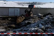 Ładowarka kołowa po wybuchu szamba