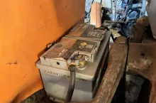 Gniazda elektryczne w czasie mycia myjką lepiej ominąć. Zawsze sprawdzić stan przykrywki, fot. Adam Ładowski