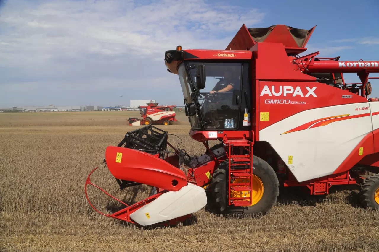 kombajn Aupax, Korbanek