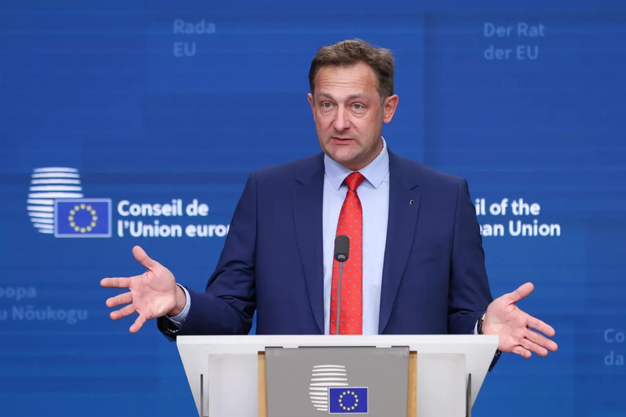 UE zapowiada czasowe zawieszenie bezcłowego importu cukru