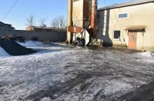 Jedną z najczęstszych przyczyn wypadków w gospodarstwach są upadki na śliskich powierzchniach