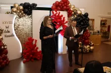 Uczestników balu powitała Małgorzata Miklaszewska-Kocielnik oraz Dariusz Sztyber, wiceprezes Klubu Hodowców Bydła Krasula