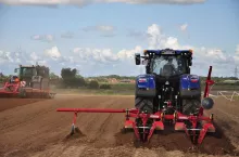Ciągnik na polu