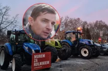 ciągniki stojące pod DUW podczas manifestacji 20 lutego 2026 we Wrocławiu, w kółeczku twarz Łukasza Smolarczyka z Izby Rolniczej w Opolu
