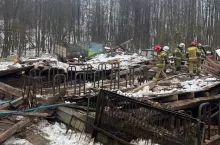 Dach stodoły zawalił się na zwierzęta znajdujące się poniżej. Nie wszystkie krowy przeżyły