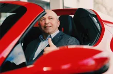 Ferrari 296 GTS przekazane rolnikowi z województwa kujawsko-pomorskiego