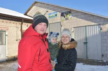 Izabela i Emil Kuźmowie z najmłodszym synem Bartkiem