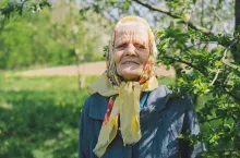 starsza kobieta