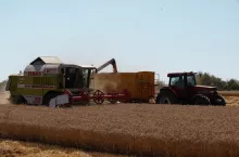 maszyna rolnicza na polu