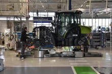 Wszystkie ciągniki w fabryce produkowane są pod konkretne zamówienia. CLAAS nie tworzy zapasów traktorów