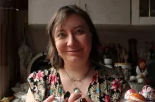 Pisanie woskiem to jej ulubiona technika zdobienia wydmuszek. Dziś Malwina uczy tej sztuki innych