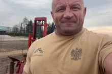 Mariusz Pudzianowski o nasadzeniach drzewek w sadzie