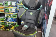 Fotelik dziecięcy z logo John Deere to przykład, że rolnicze przywiązanie do marki zaczyna się… naprawdę wcześnie, fot. Adam Ładowski