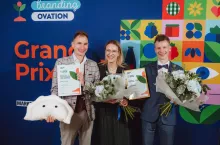 Od lewej: Mateusz Maruszewski, Julia Gołtwienko, Adam Maruszewski, Lody z Farmy