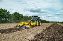 Agregat bezorkowy to nieco bardziej uniwersalna maszyna niż pług dłutowy, fot. Horsch