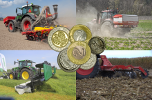 Maszyny rolnicze w pracy na polach – ciągniki z różnymi agregatami, na środku grafiki monety symbolizujące koszty usług rolniczych