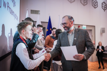 Wręczenie dyplomów zwycięzcom olimpiady I edycji Ogólnopolskiego Turnieju Debat Oksfordzkich Szkół Rolniczych - Jan Piosik - prezes Fundacji ”Projekty Edukacyjne”