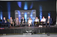Uczestnicy debaty poświęconej technologii i ekonomii rolnictwa