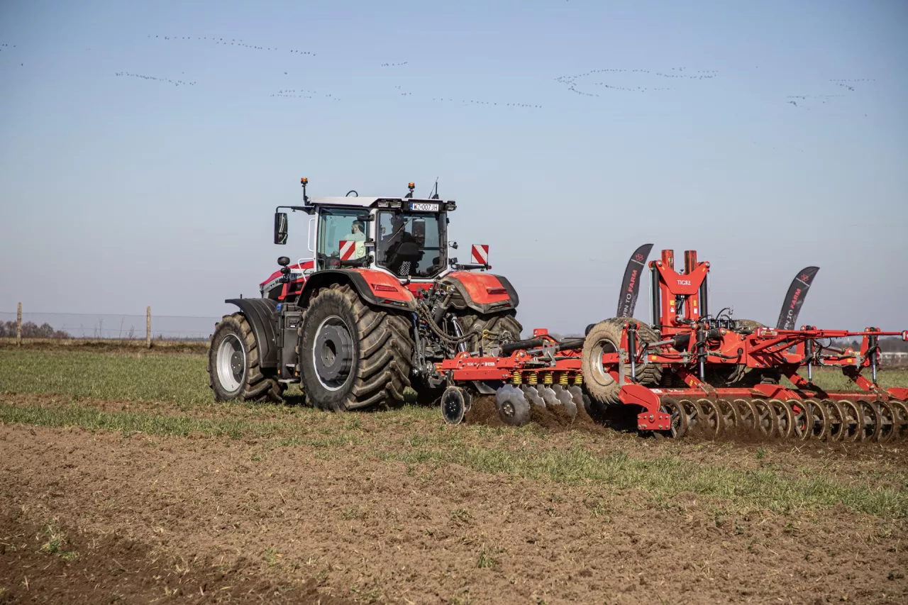 Massey Ferguson 9S