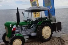 938323