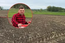 Konrad Krupiński podczas siewu kukurydzy