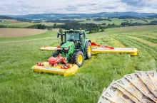 Ceny usług rolniczych 2026. Tyle kosztuje dziś pokos traw [STAWKI]