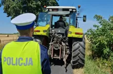 Mazowiecka Policja przypomina o zasadach, które uchronią rolnika i osoby towarzyszące przed wypadkami podczas prac polowych