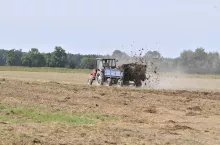 rozrzutnik, pole, obornik, obornik na polu