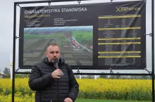 Artur Kozera zaprezentował kolekcję odmian rzepaku, omówił potencjał plonowania poszczególnych odmian, ich zdrowotność i odporność na trudne warunki uprawowe. 