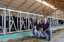 Nie kupili ani jednej krowy. Dziś doją 280 sztuk i sprzedają mleko do Danone