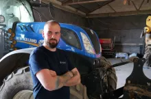 937643