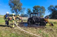 Traktor spłonął doszczętnie
