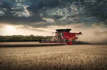 Case IH odświeża kombajny Axial-Flow. Dwa ekrany, automatyka i mniej przestojów
