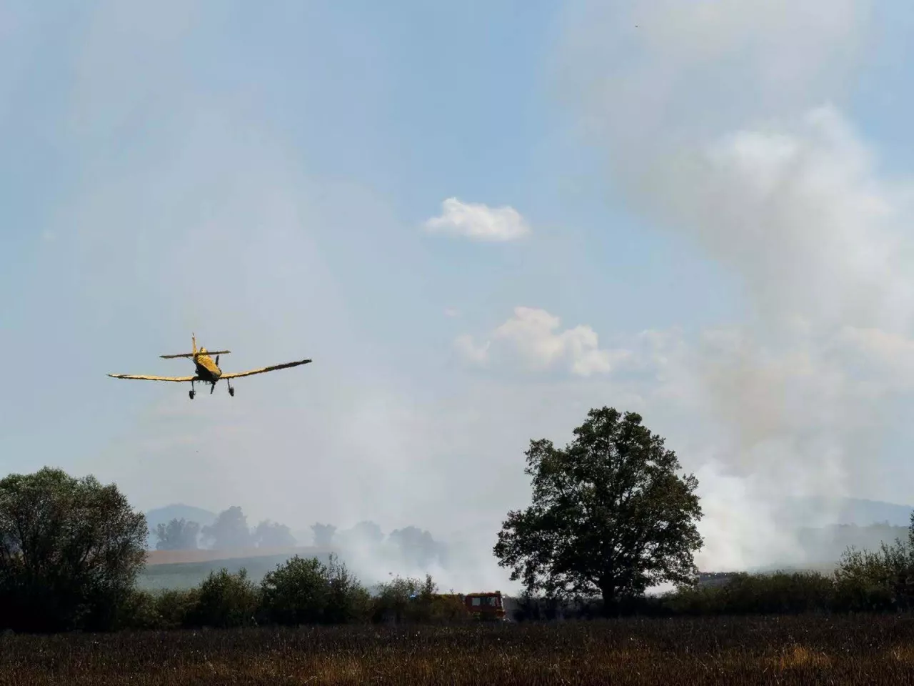 Do pomocy strażakom zaangażowano samolot gaśniczy