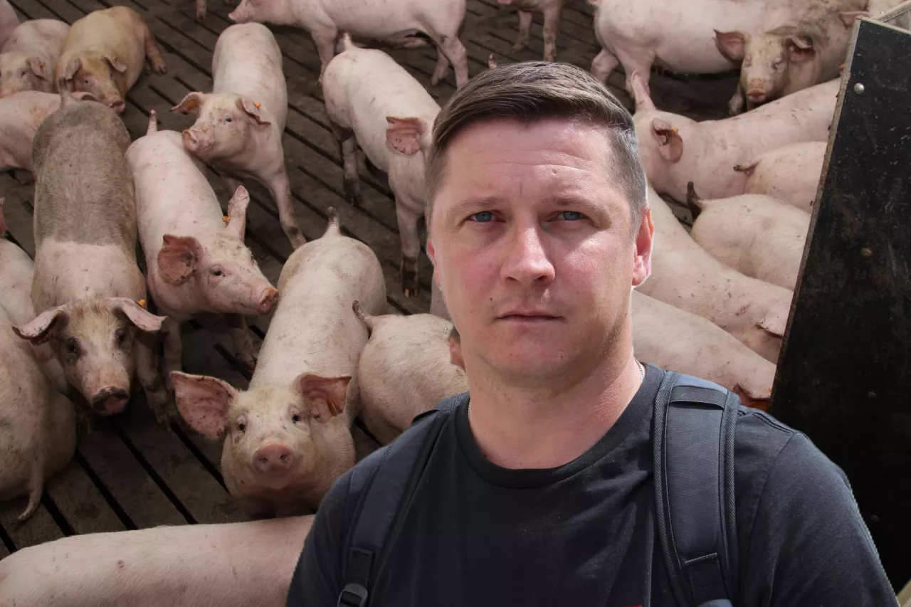 Hubert Ojdana, hodowca trzody chlewnej z powiatu hajnowskiego w woj. podlaskim obawia się o przyszłość swojego gospodarstwa