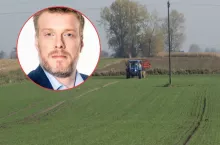 pole, maszyna rolnicza na polu, w kółku twarz Zandberga
