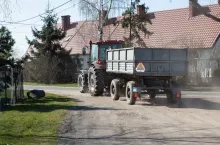 Ciągnik po alkoholu. Droga polna nie daje taryfy ulgowej