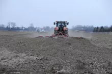 Krok wstecz dla dzierżaw? Projekt ustawy o dzierżawie rolniczej może utrwalić „ciche dzierżawy”.