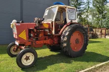 943705