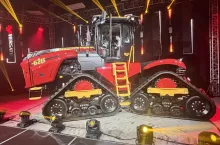 Versatile świętuje 60-lecie powstania prezentując nowy model ciągnika pzegubowego.