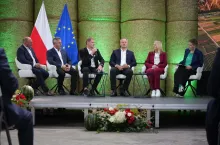Największym problemem staje się dziś niedobór pracowników, dlatego coraz więcej gospodarstw inwestuje w roboty udojowe i automatyzację – mówiono w trakcie debaty. 