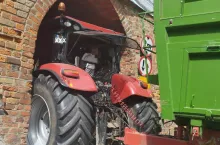 Mieszkańcy od lat postulują montaż bramek ograniczających skrajnię przed zabytkowymi przejazdami.
