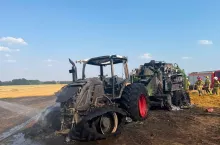 Pożar ciągnika rolniczego i prasy do słomy