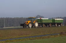 Hak w samochodzie a mandat. Tego rolnik powinien dopilnować