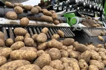 704140